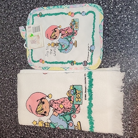 Vintage Precious Moments "Joy to the World" oven mitt and pot holder set - Picture 1 of 11